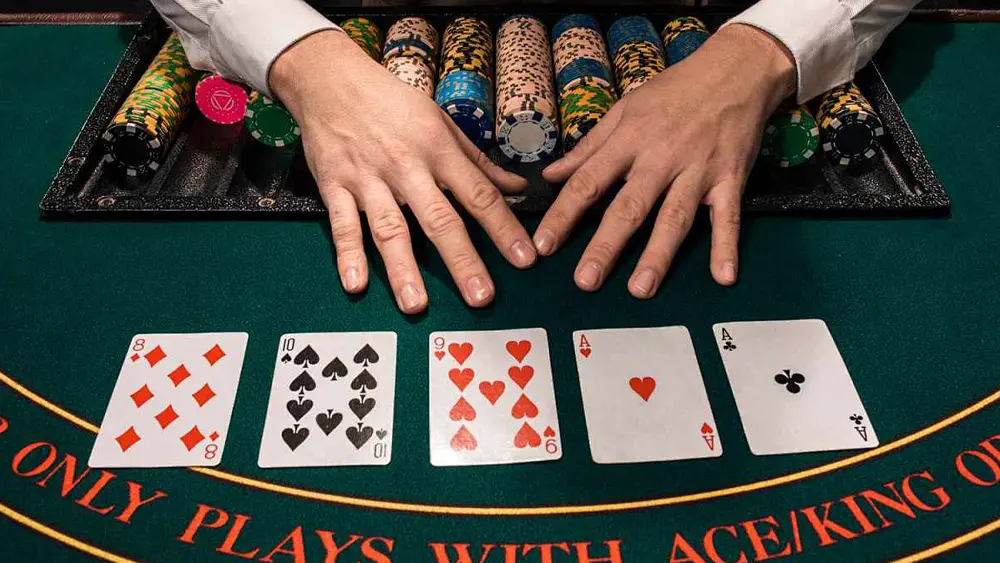 正规棋牌游戏下载：手机安装指南(图1)